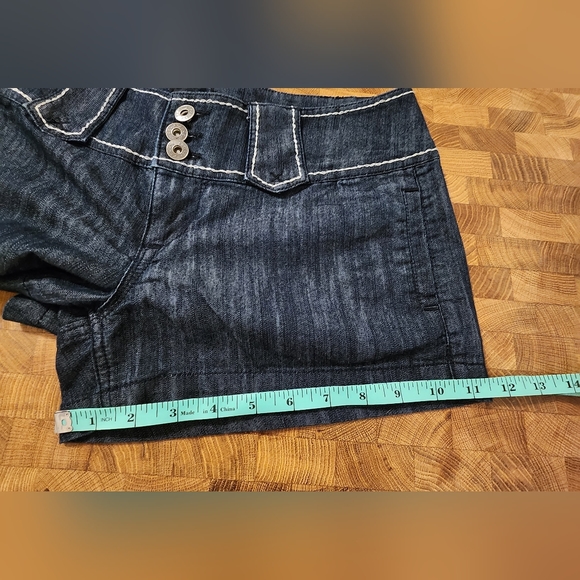 Rewash denim jeans shorts, Size 5. Triple button closure. - Picture 11 of 15